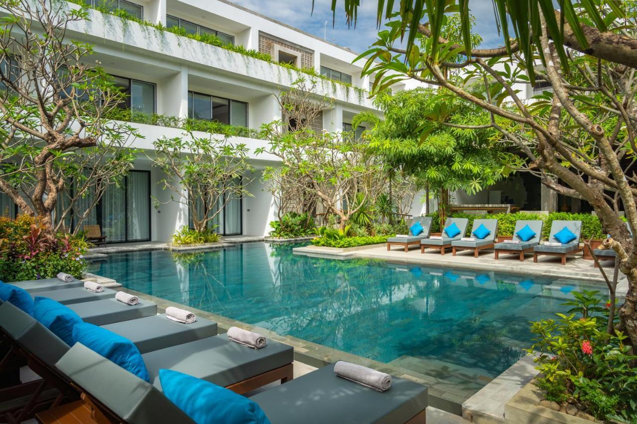 Eightfold Urban Resort Siem Reap Exterior foto The hotel's pool