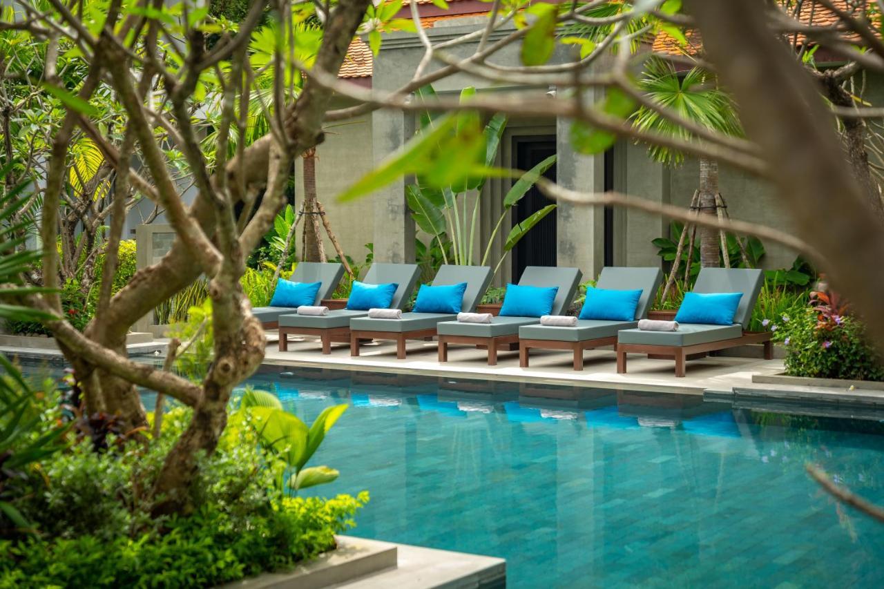Eightfold Urban Resort Siem Reap Exterior foto The swimming pool at the hotel
