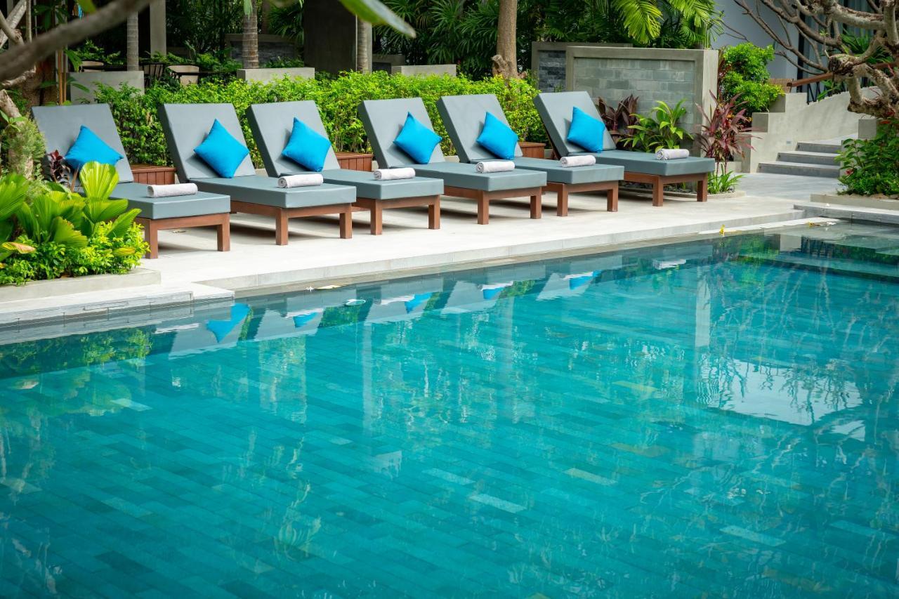 Eightfold Urban Resort Siem Reap Exterior foto Pool at the hotel
