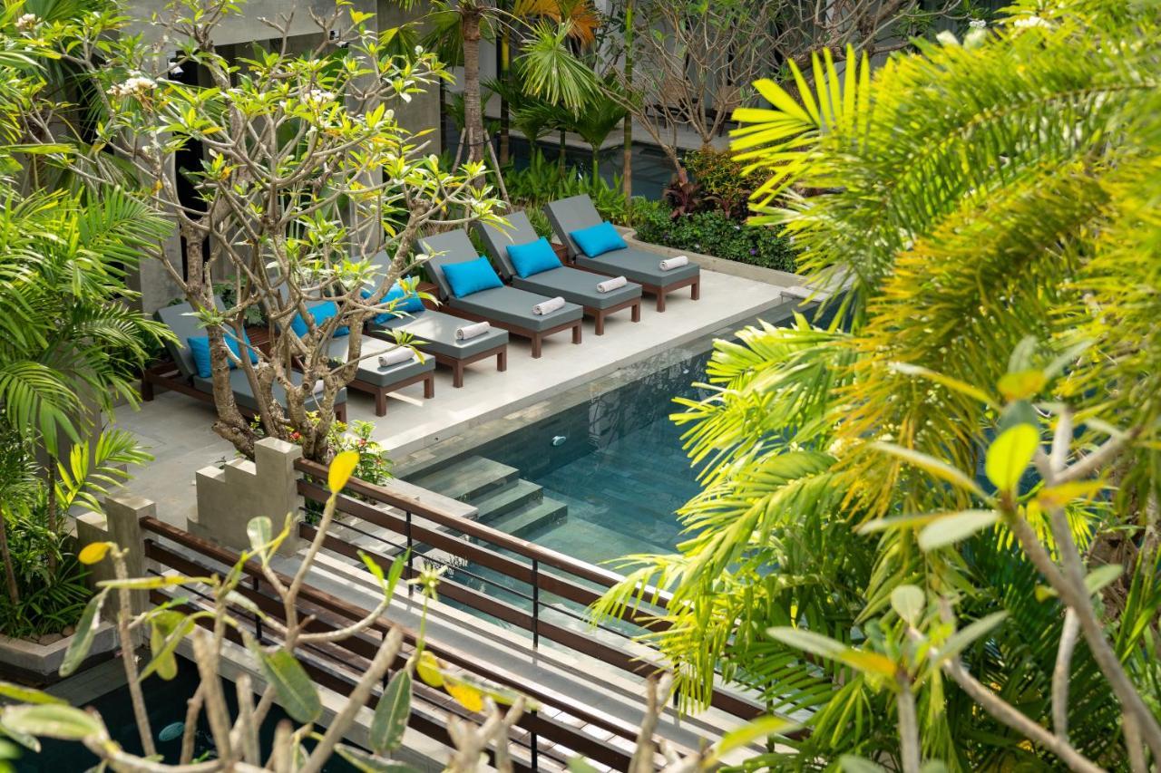 Eightfold Urban Resort Siem Reap Exterior foto The swimming pool at the hotel