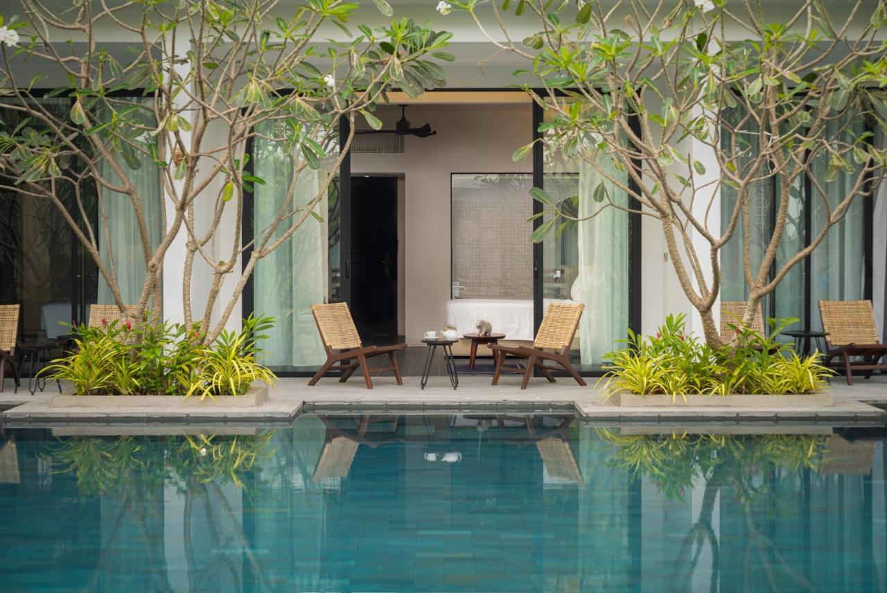 Eightfold Urban Resort Siem Reap Exterior foto The pool at the hotel