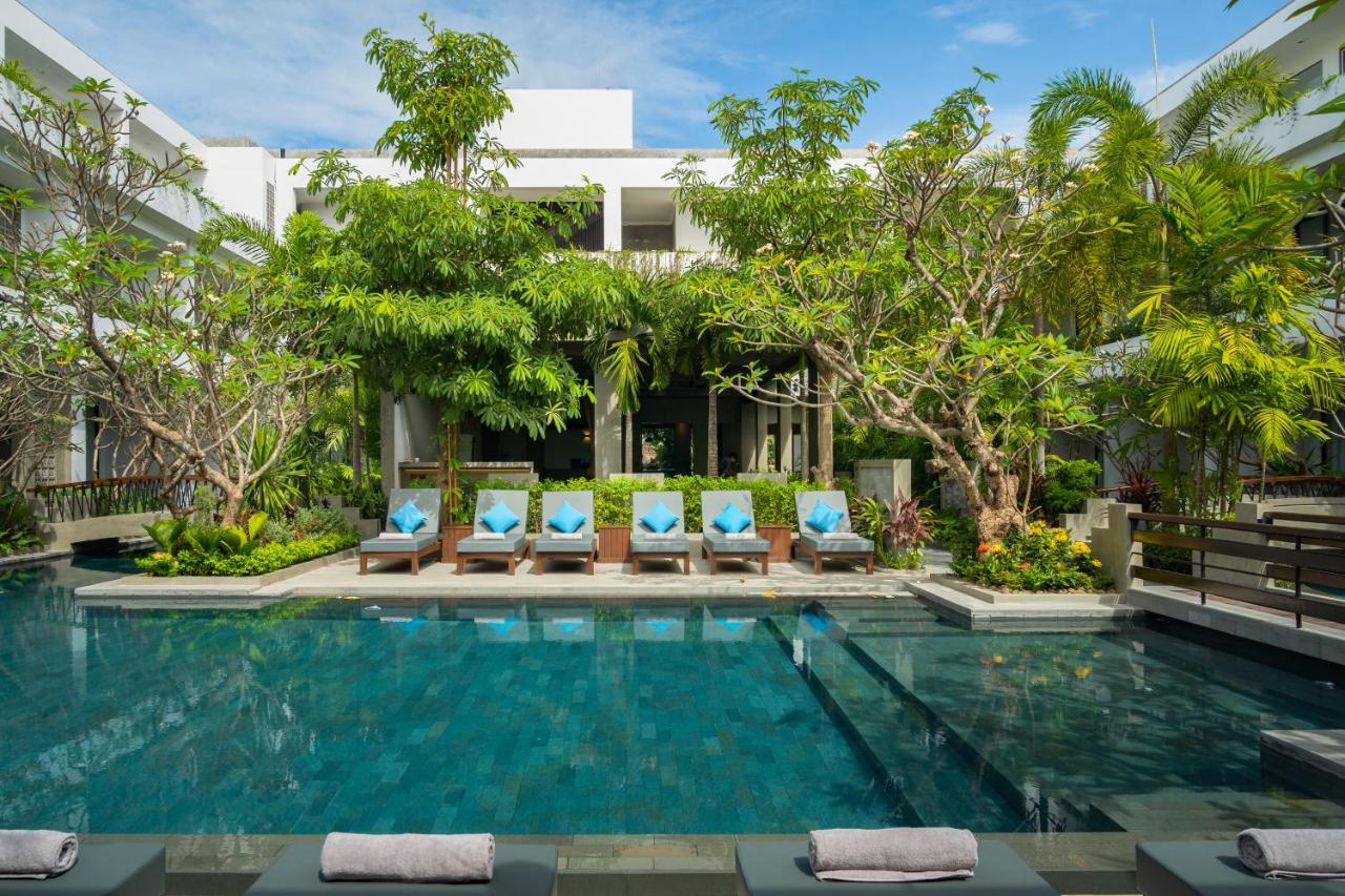 Eightfold Urban Resort Siem Reap Exterior foto The hotel's pool