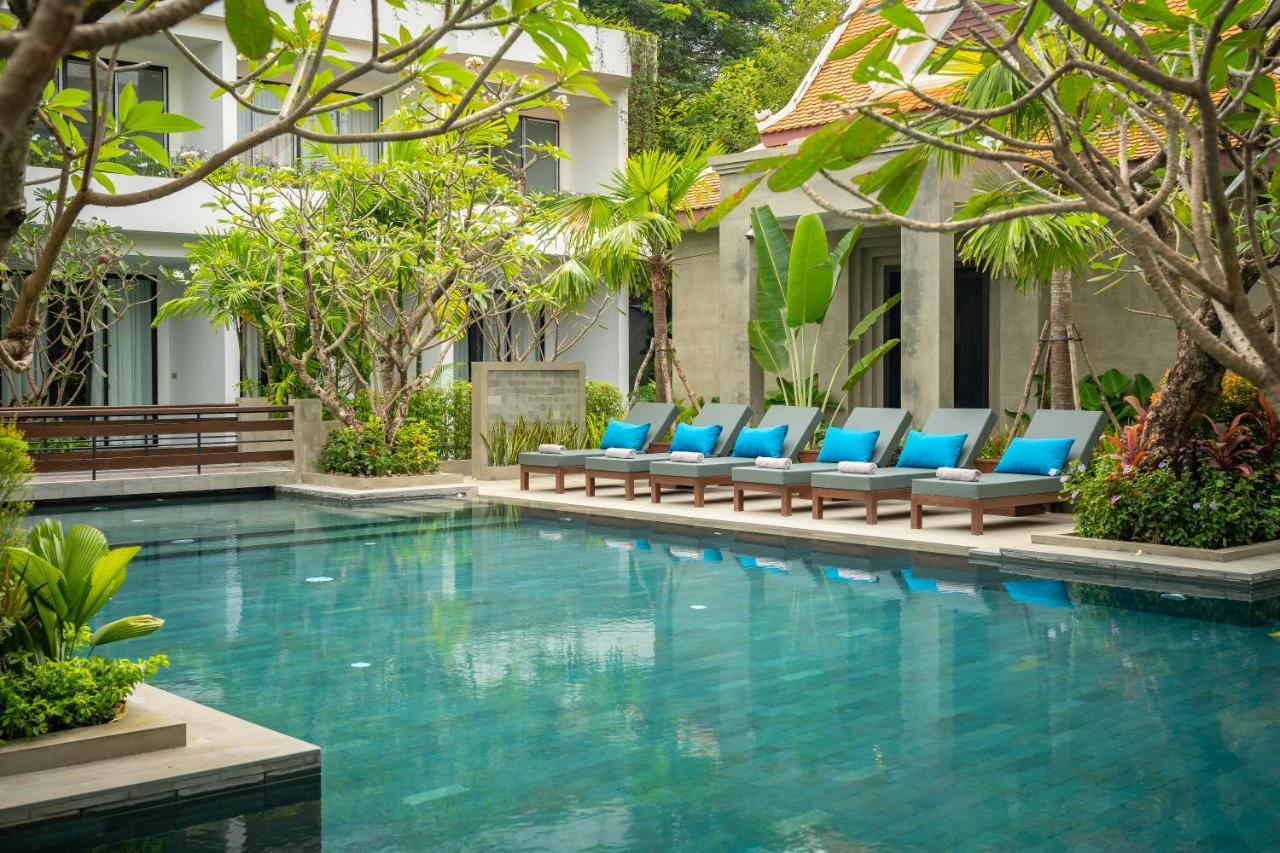 Eightfold Urban Resort Siem Reap Exterior foto The swimming pool at the hotel