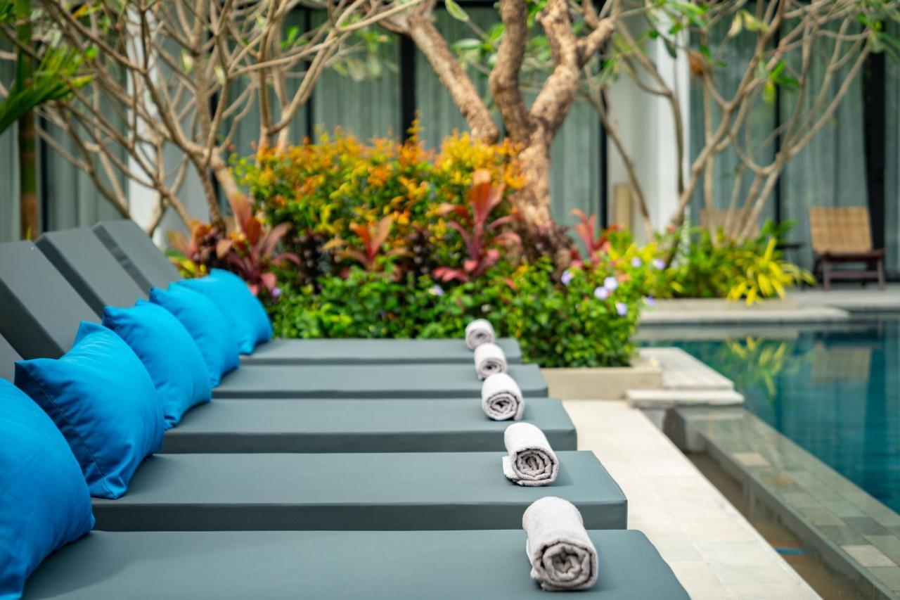 Eightfold Urban Resort Siem Reap Exterior foto Pool at the hotel