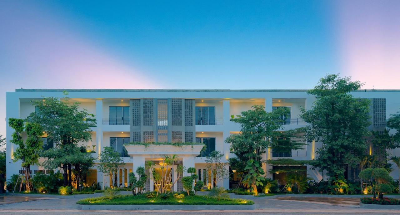 Eightfold Urban Resort Siem Reap Exterior foto The 137 Pillars Hotel
