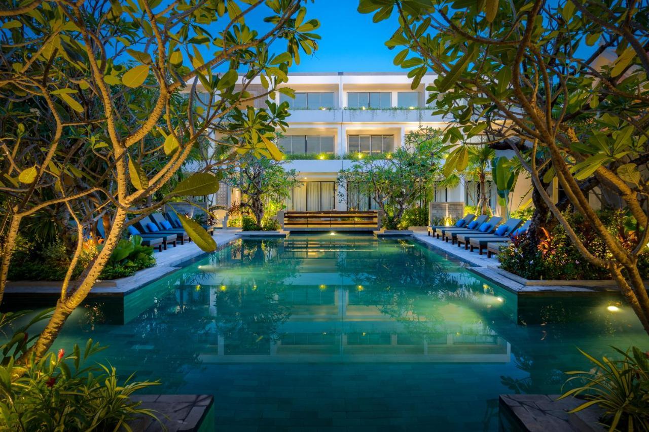 Eightfold Urban Resort Siem Reap Exterior foto The hotel's swimming pool