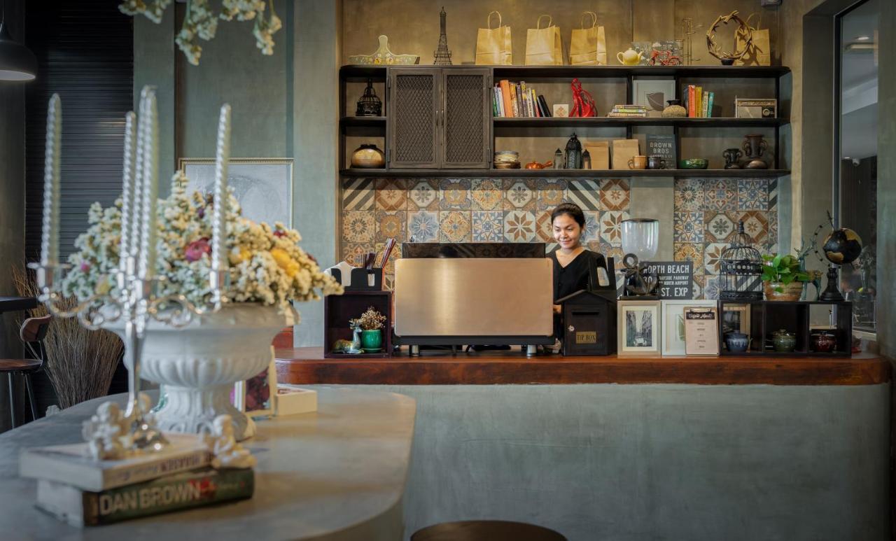 Eightfold Urban Resort Siem Reap Exterior foto A coffee shop in Bangkok, Thailand