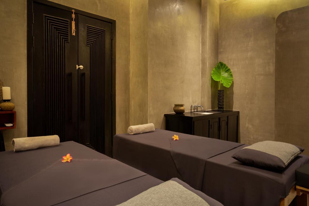 Eightfold Urban Resort Siem Reap Exterior foto A spa treatment room