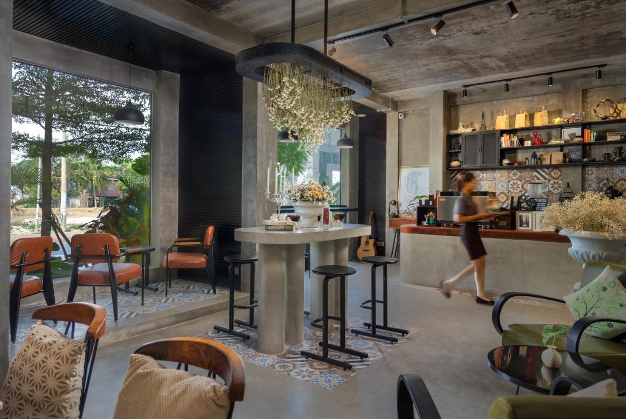 Eightfold Urban Resort Siem Reap Exterior foto Interior of a coffee shop in Bangkok, Thailand