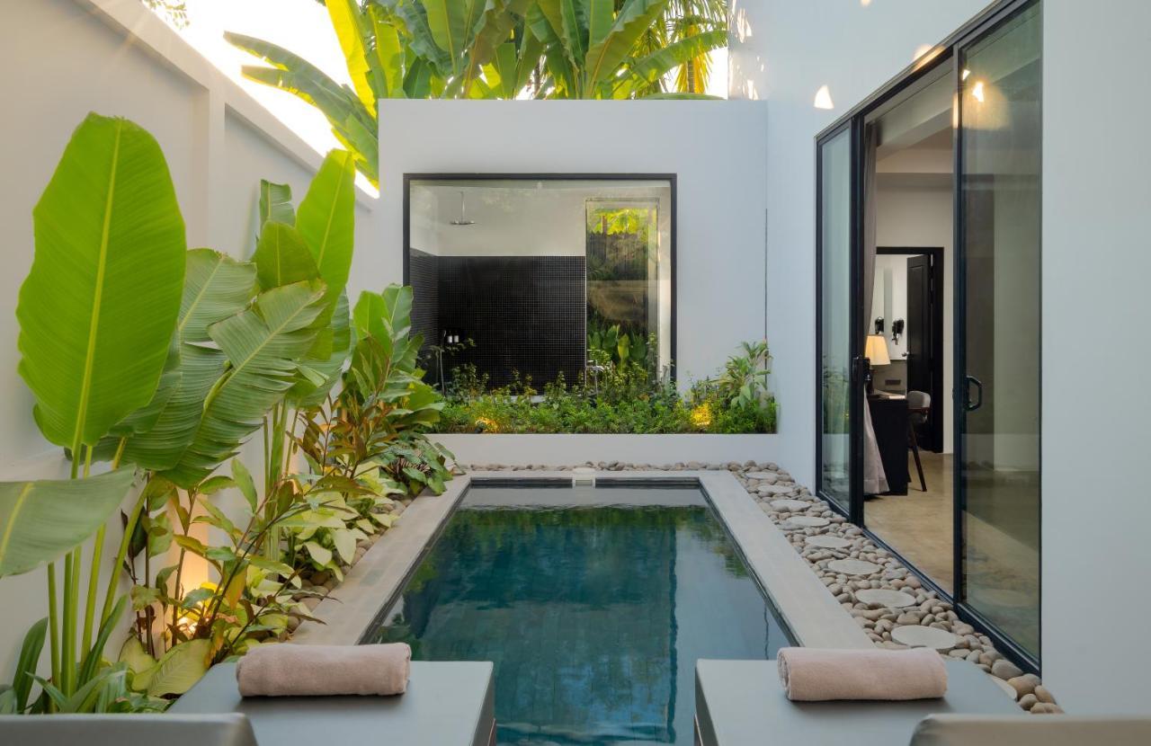 Eightfold Urban Resort Siem Reap Exterior foto A private pool at a hotel