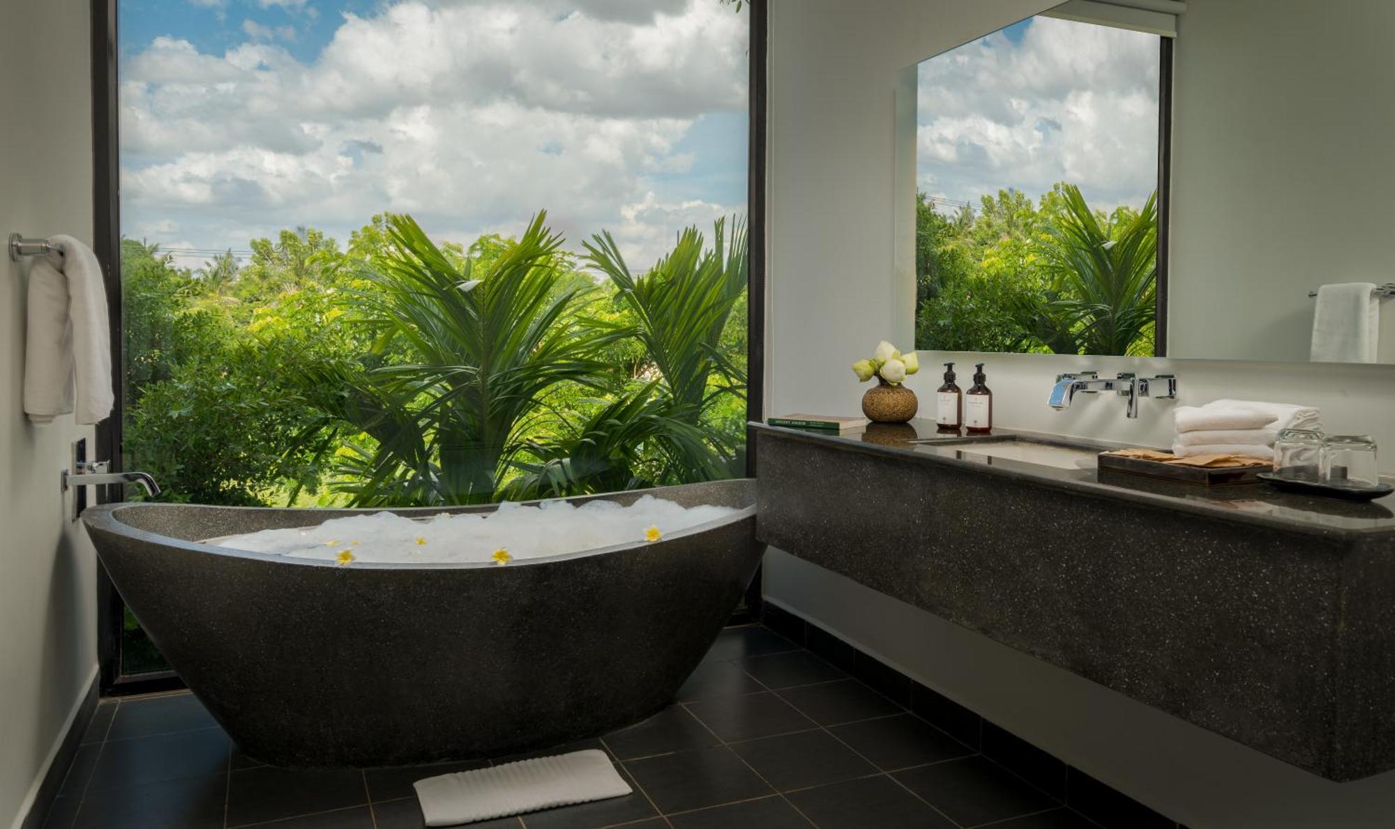 Eightfold Urban Resort Siem Reap Exterior foto Bathroom at the Bvlgari Hotel, Mexico City